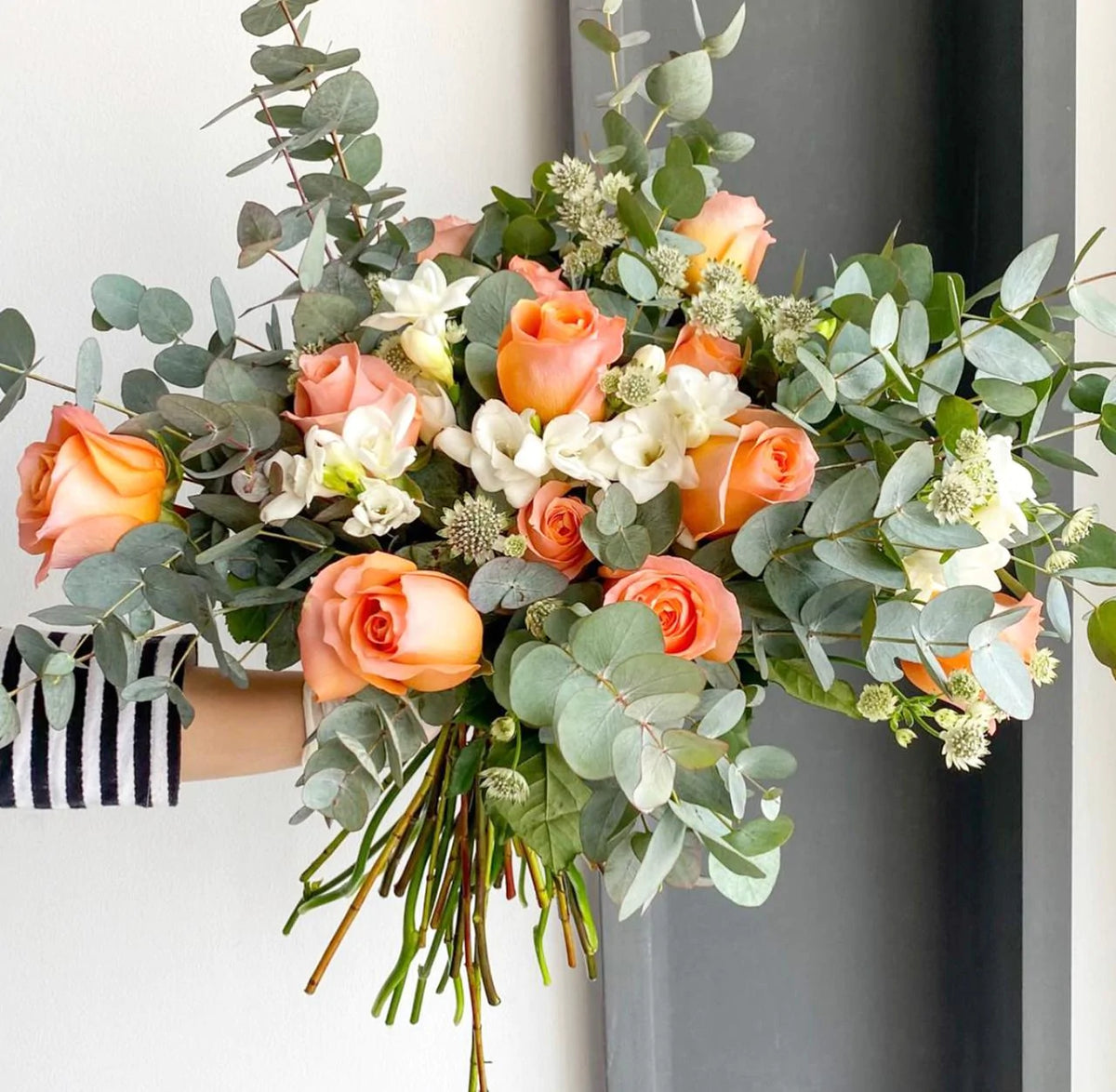 How to Keep Flowers Fresh for Weeks? 7 Top Tips from Our Florists