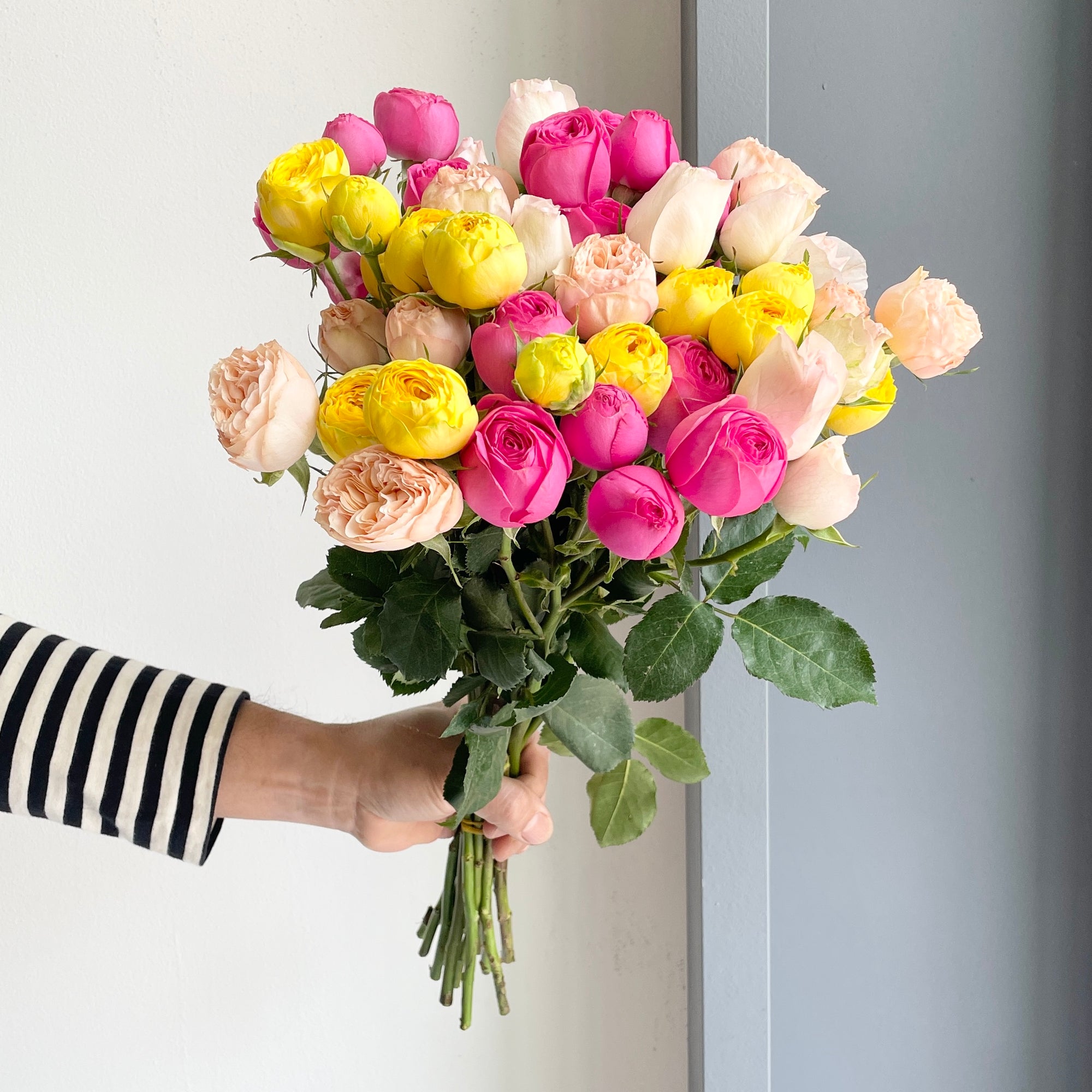 Spray Roses Mixed - Dainty Petals