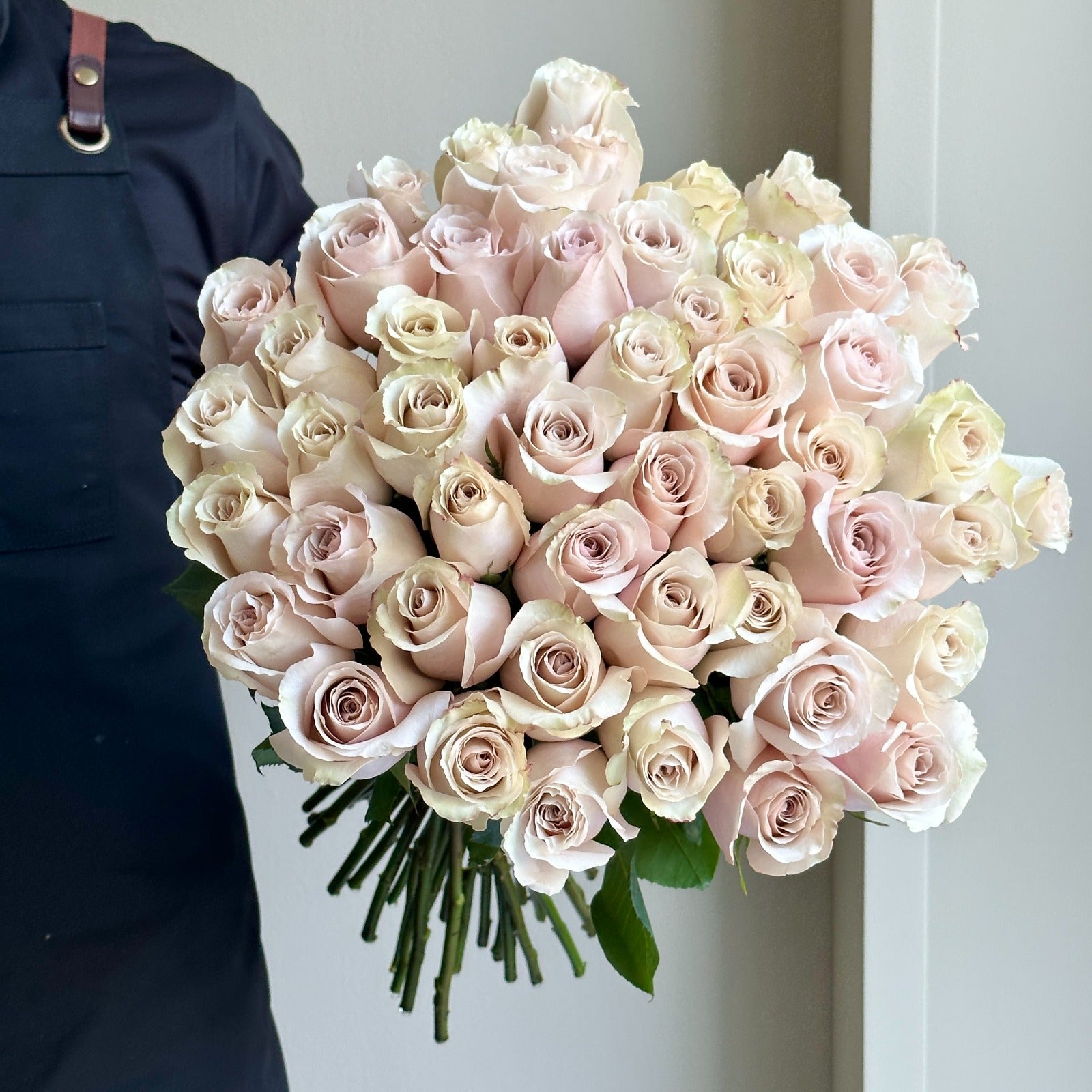 Roses  - Quicksand Cream (50 Stem)