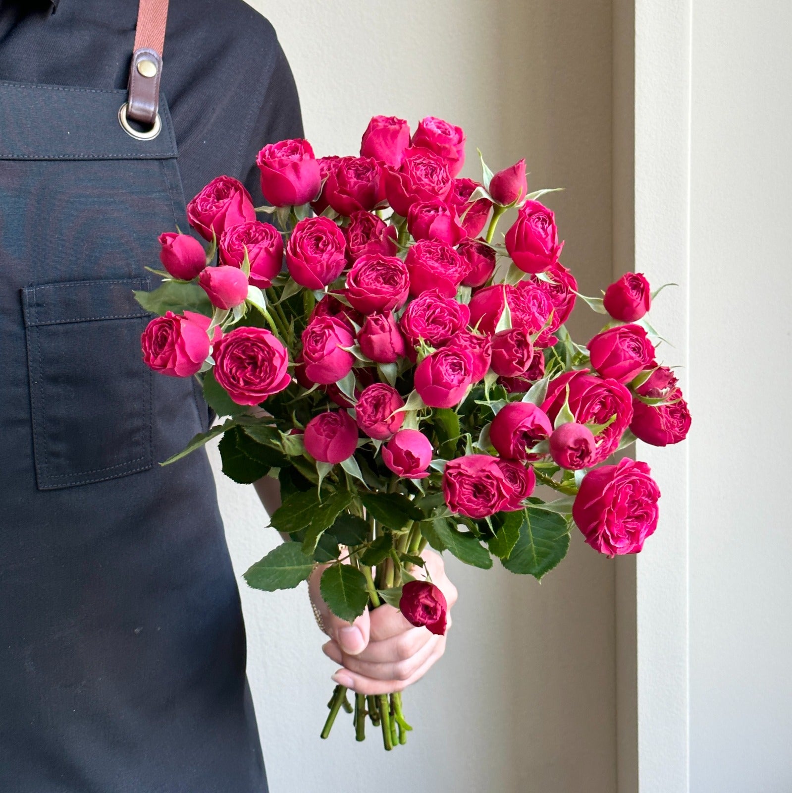 Spray Roses - Party Red Trendsetter