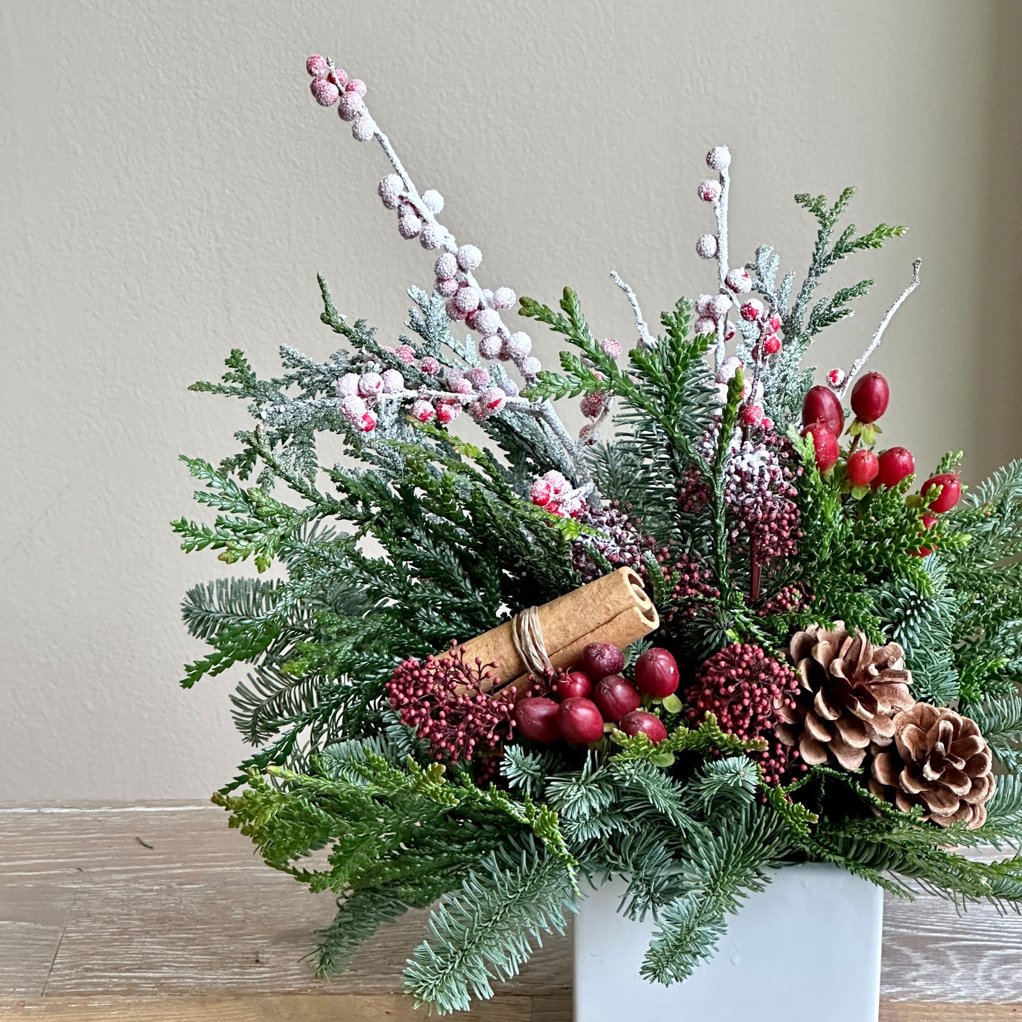 Cambridge - Festive Winter Pot