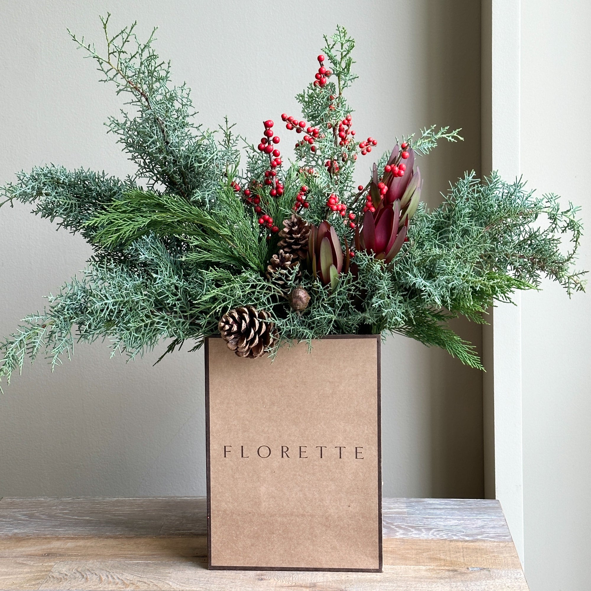 Florette Festive Gift Bag - Holiday Woodland Charm