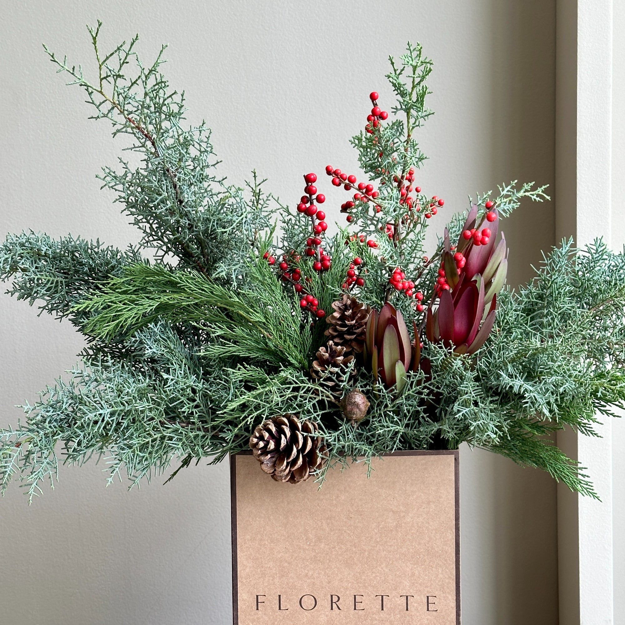 Florette Festive Gift Bag - Holiday Woodland Charm