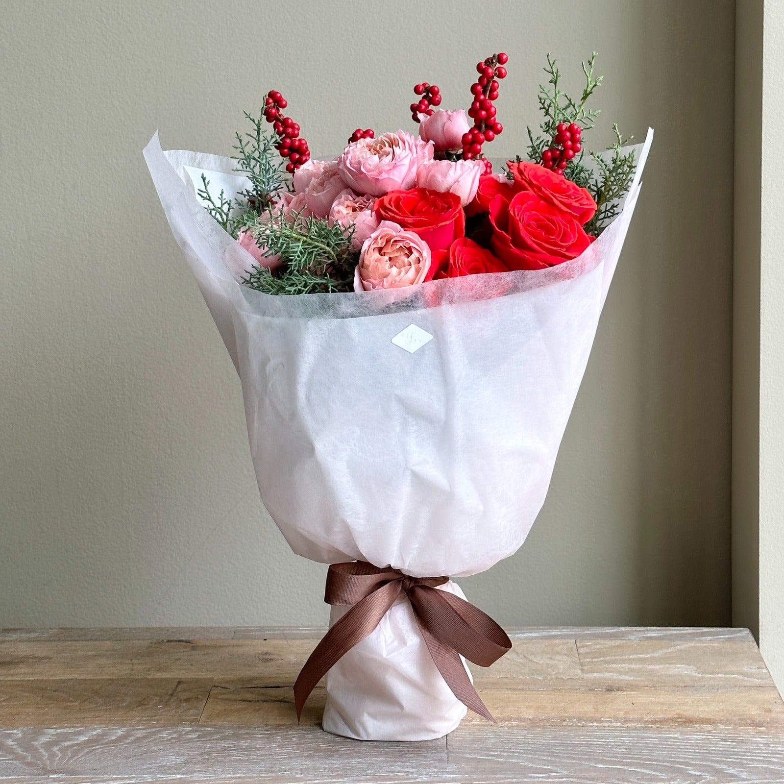 Spray Rose - Yuletide Love