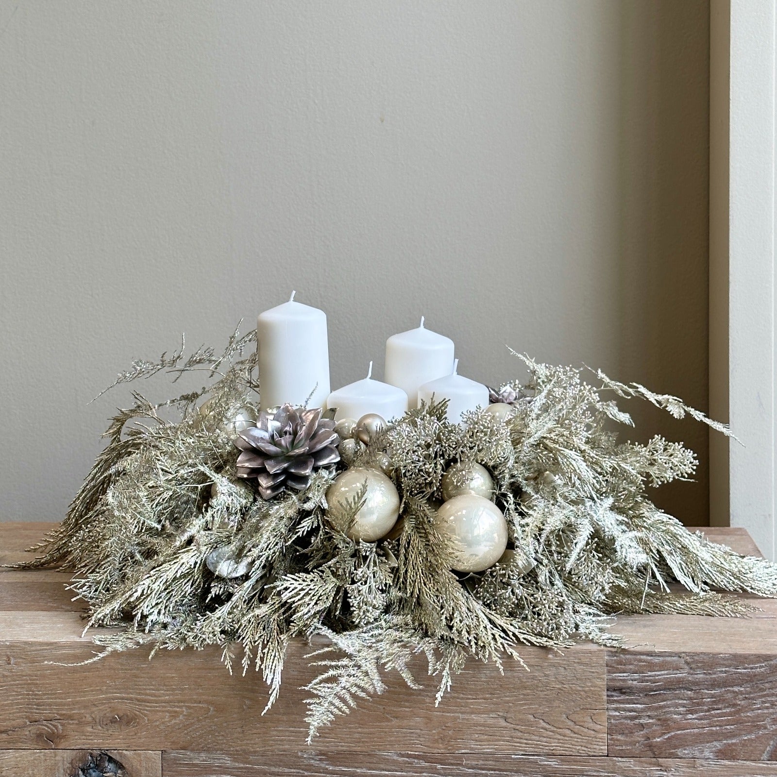 Lyon - Candle Festive Centerpiece