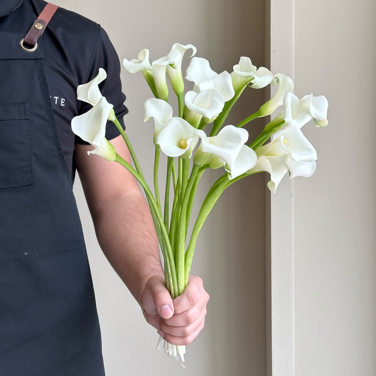 Calla Lilies - Ov White Mini (Short Stem)