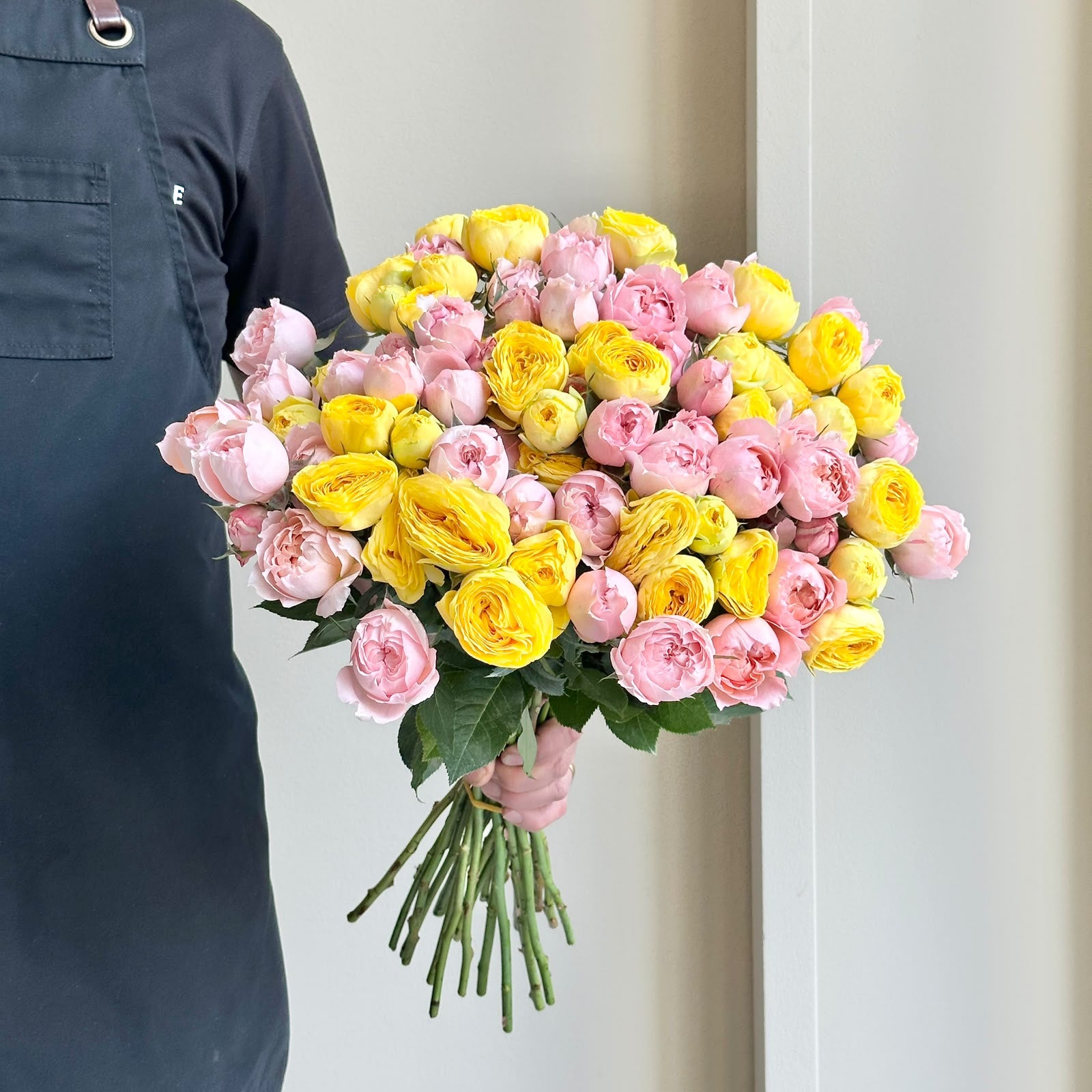 Spray Rose - Golden Blush Mix (24 Stem)