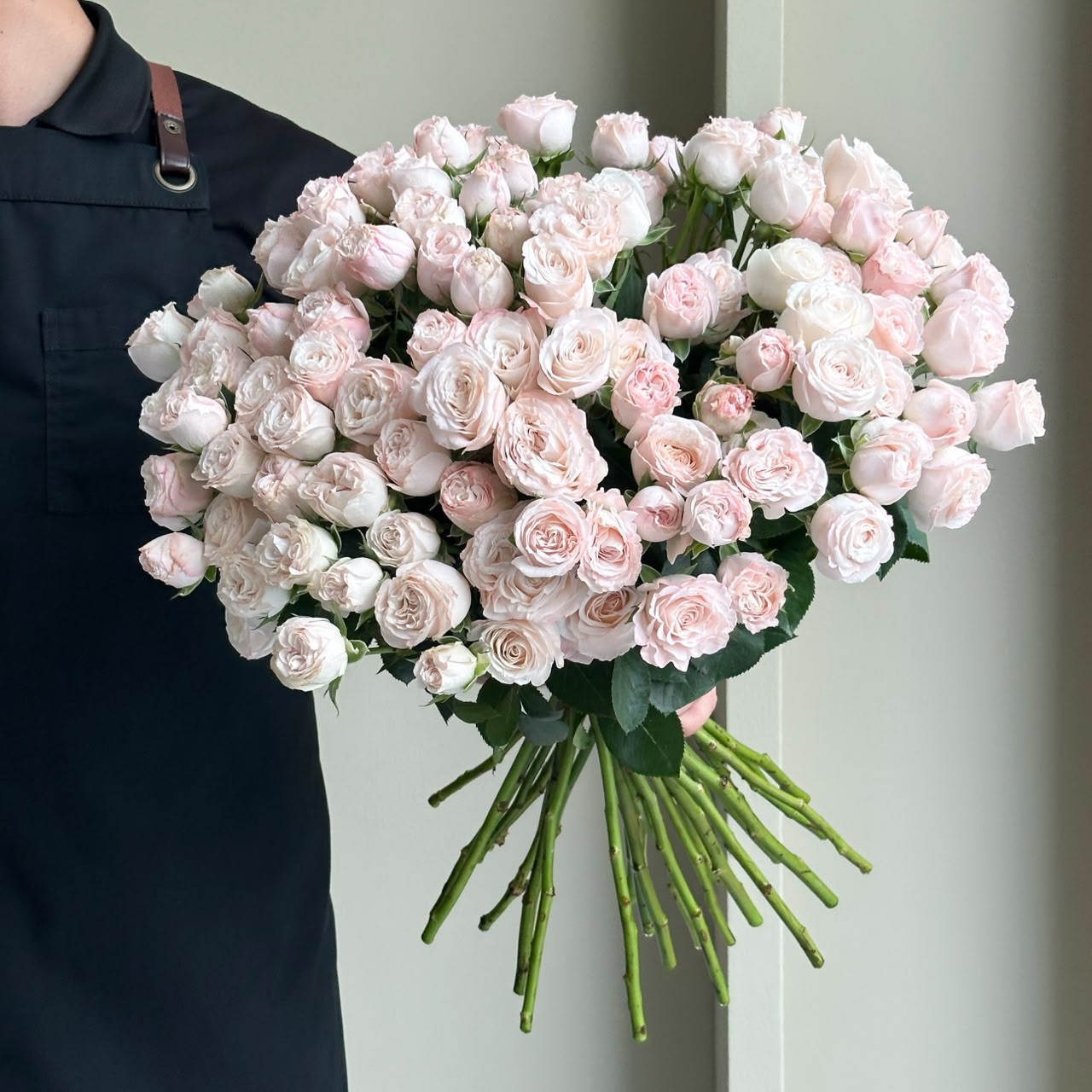 Spray Roses - Bombastic Light Pink (30 Stem)