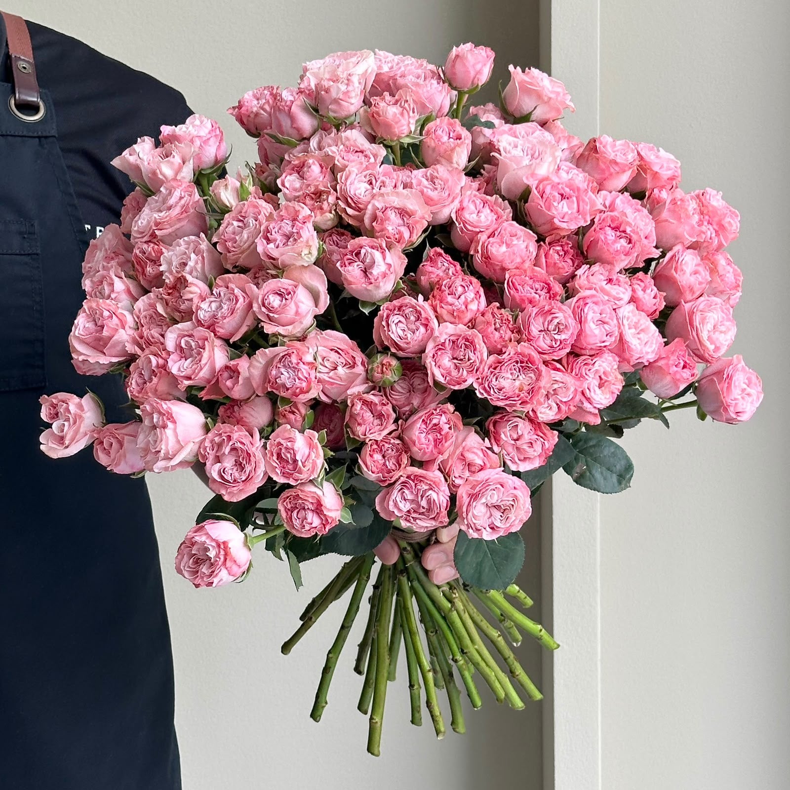 Spray Roses - Madam Bombastic Pink (30 Stem)