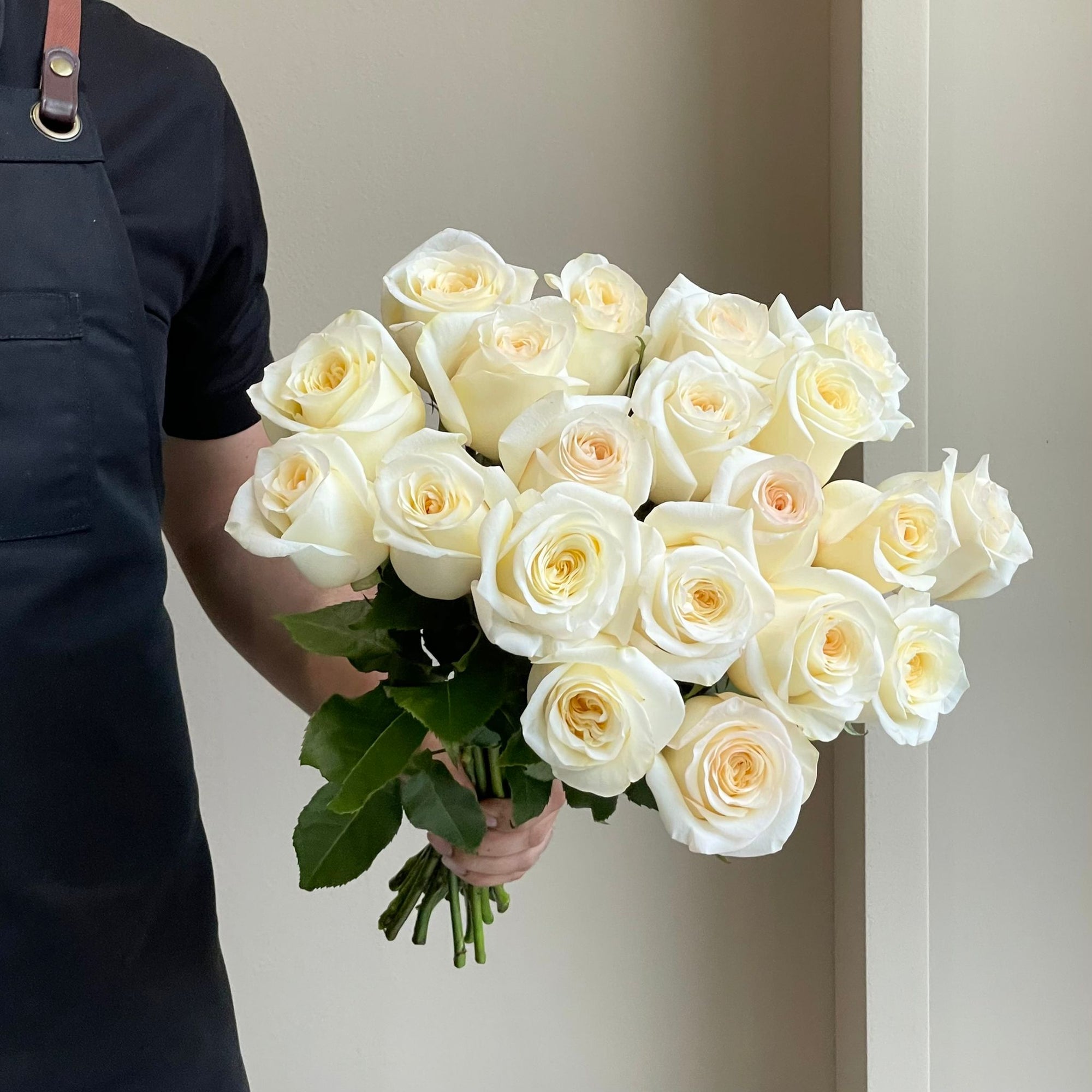 Roses - Champagne White (20 stems)